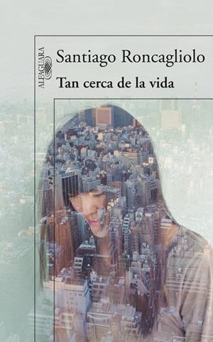 TAN CERCA DE LA VIDA | 9788420406336 | ROCANGLIOLO,SANTIAGO | Llibreria Geli - Llibreria Online de Girona - Comprar llibres en català i castellà