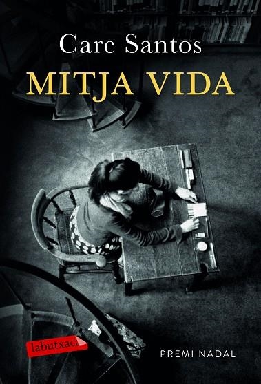 MITJA VIDA(PREMI NADAL 2017) | 9788417031558 | SANTOS CARE | Llibreria Geli - Llibreria Online de Girona - Comprar llibres en català i castellà