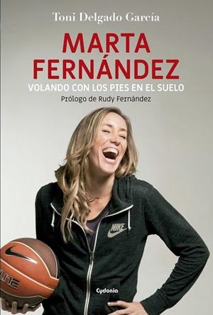 MARTA FERNÁNDEZ,VOLANDO CON LOS PIES EN EL SUELO | 9788494586187 | DELGADO GARCíA, TONI | Libreria Geli - Librería Online de Girona - Comprar libros en catalán y castellano