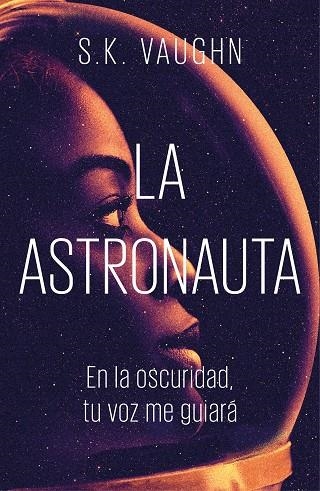 LA ASTRONAUTA.EN LA OSCURIDAD,TU VOZ ME GUIARA | 9788401022388 | VAUGHN,S. K. | Llibreria Geli - Llibreria Online de Girona - Comprar llibres en català i castellà