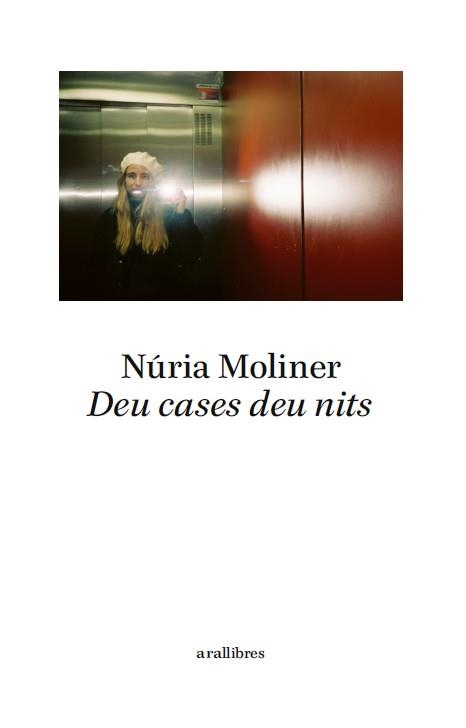 DEU CASES DEU NITS | 9788411731256 | MOLINER,NÚRIA | Libreria Geli - Librería Online de Girona - Comprar libros en catalán y castellano